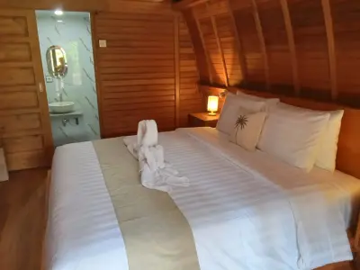 DELUXE ROOM thumbnail 2